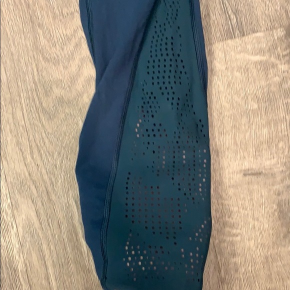EUC Lululemon leggings size 4 - Picture 2 of 5